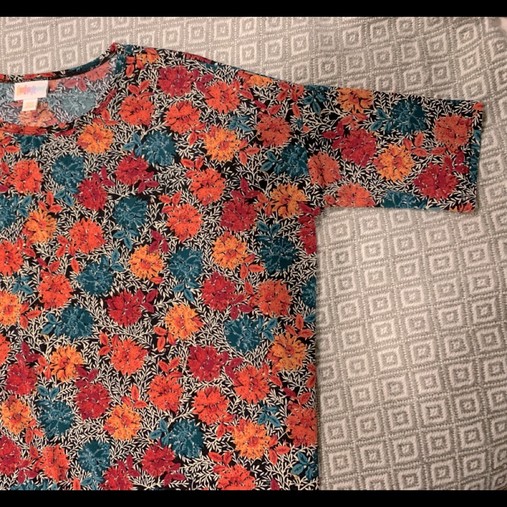 LuLaRoe Irma Top